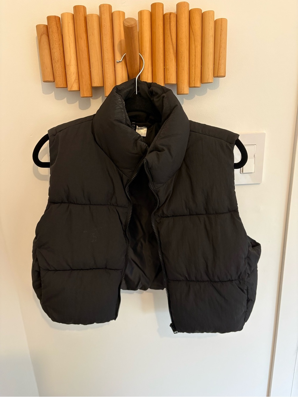 H&M cropped black vest